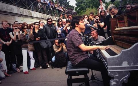Street Pianos Liven Up the City of Paris During the Summer