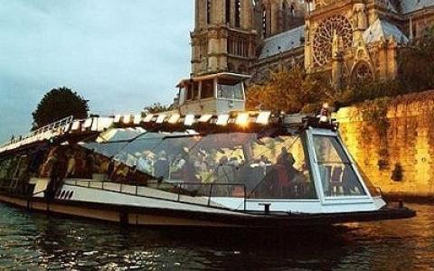 A Dinner Cruise for Christmas’ Eve
