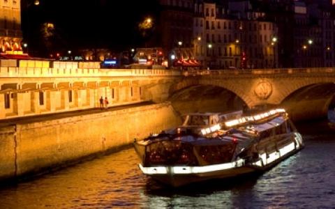 A Dinner Cruise for Christmas’ Eve