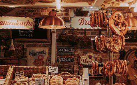 Marchés de Noël et traditions parisiennes depuis l'Hotel Motte Piquet