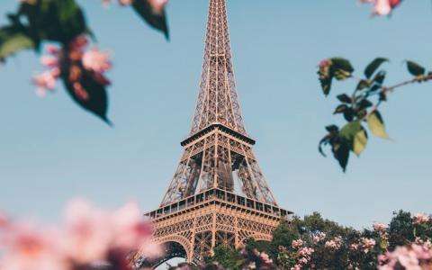 Admirez la Tour Eiffel sous tous les angles